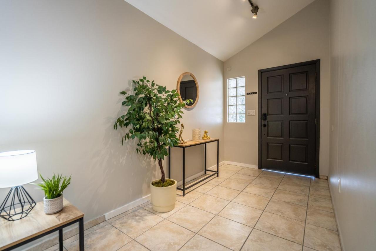 Renovated 2 Bd Home W/ Private Parking, Gallery & W/D Miami Exterior photo