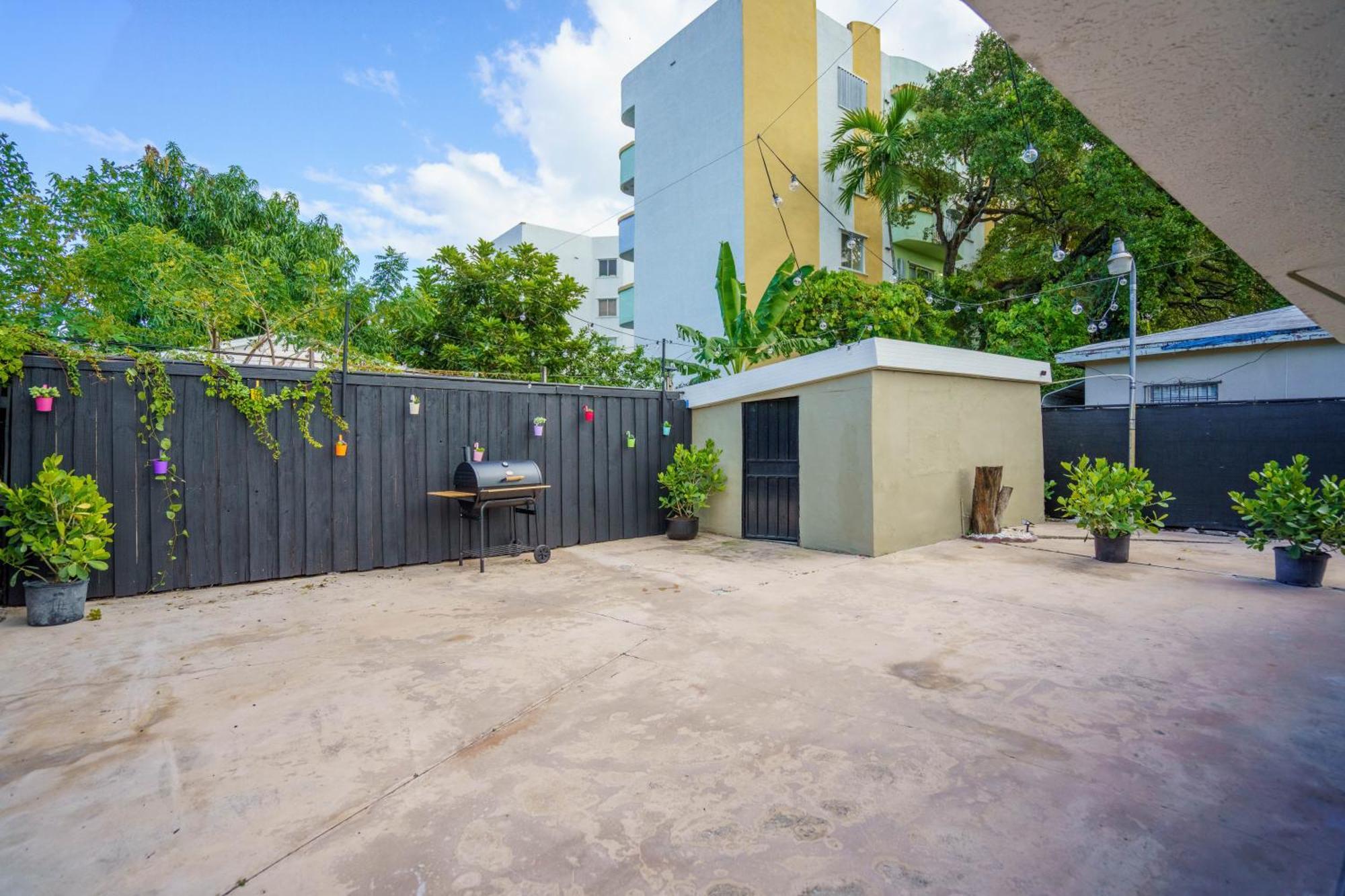 Renovated 2 Bd Home W/ Private Parking, Gallery & W/D Miami Exterior photo